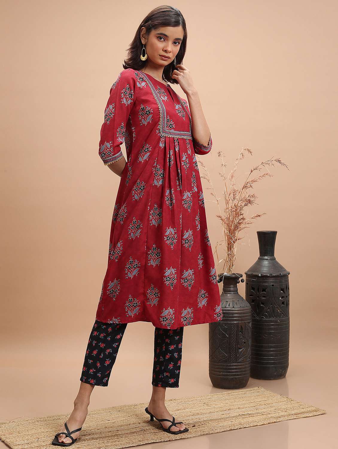 women maroon floral kurta pant set with dupatta - 21486434 -  Standard Image - 2