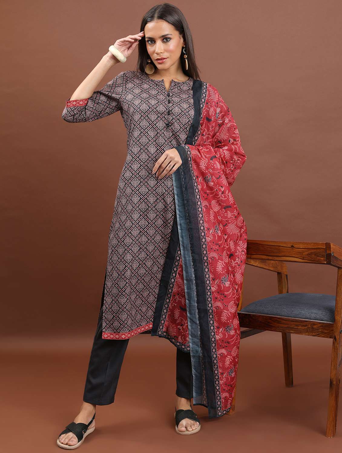 women printed notch neck kurta pant set with dupatta