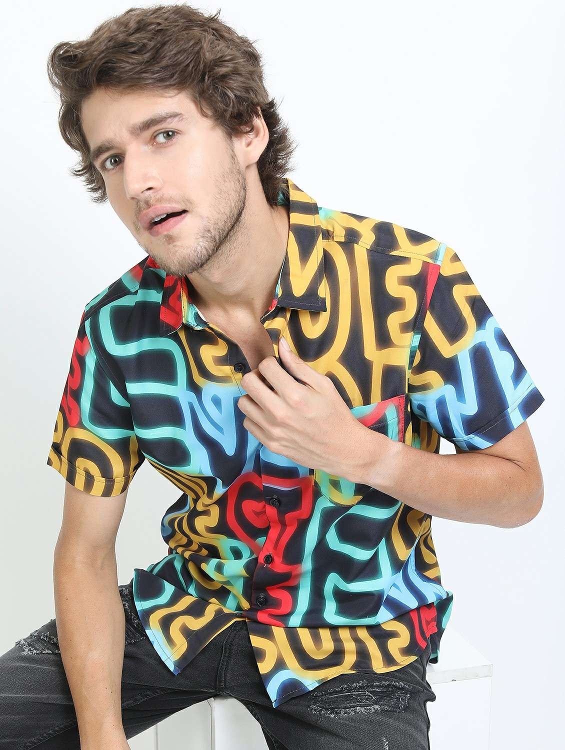 men collared short sleeves casual shirt - 21487225 -  Standard Image - 2