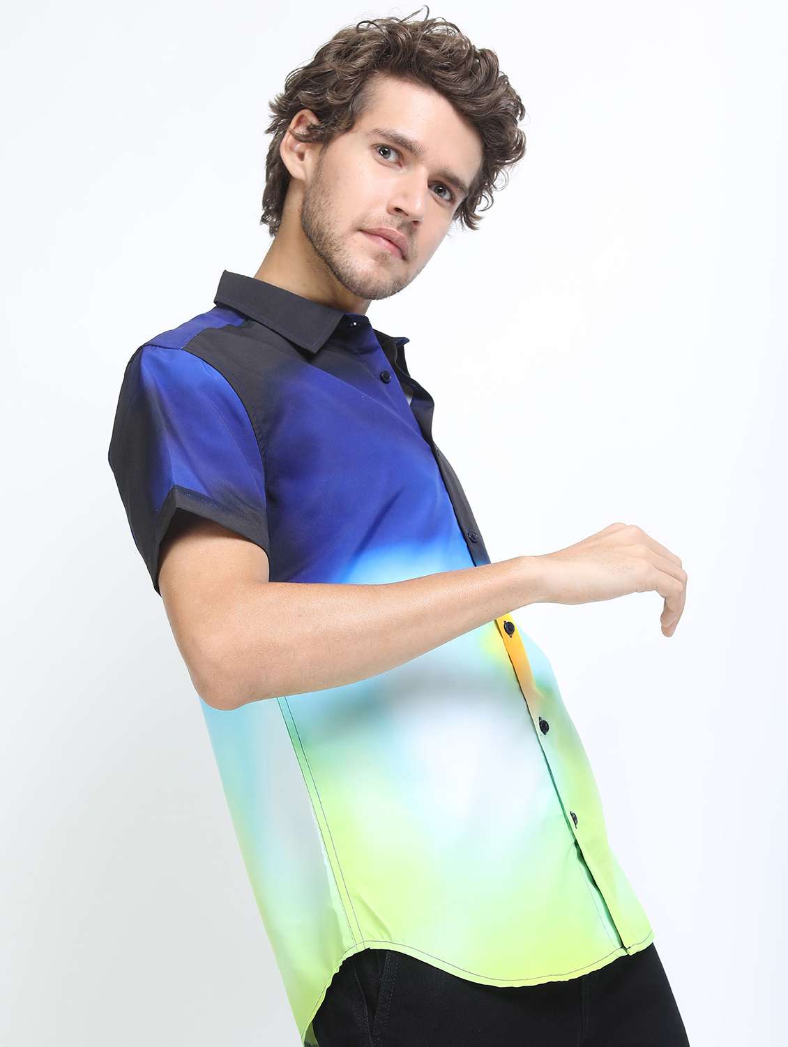 men collared short sleeves casual shirt - 21487257 -  Standard Image - 2