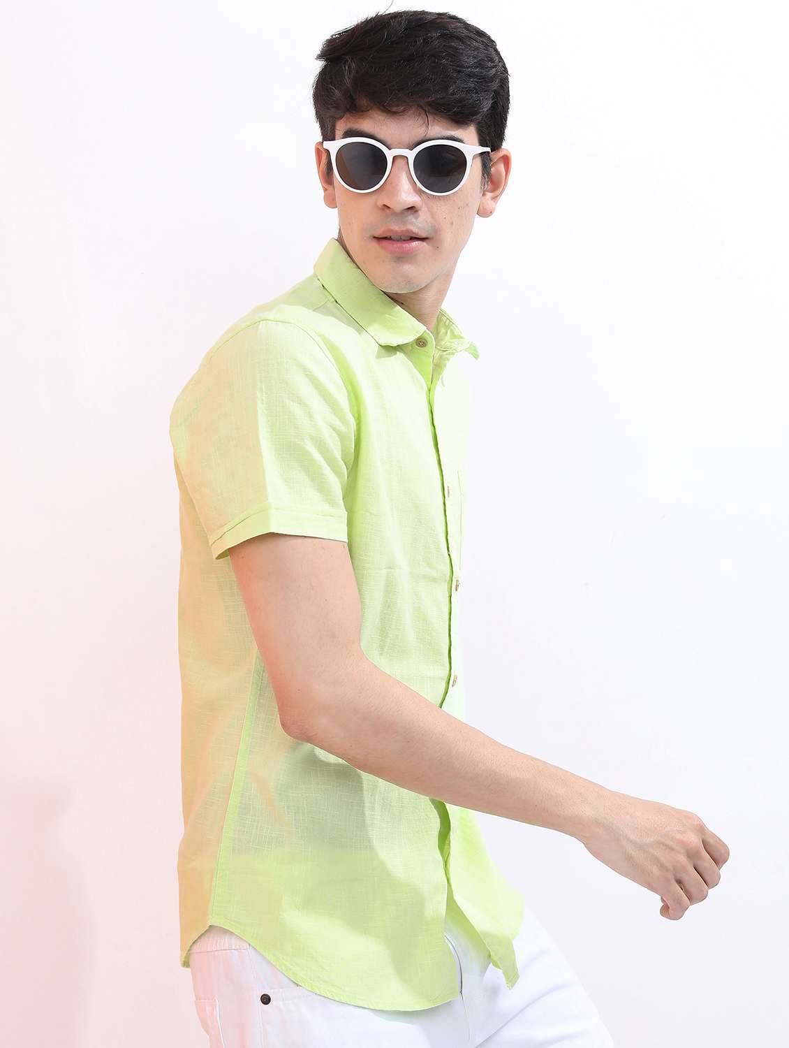 men collared short sleeves casual shirt - 21487283 -  Standard Image - 2