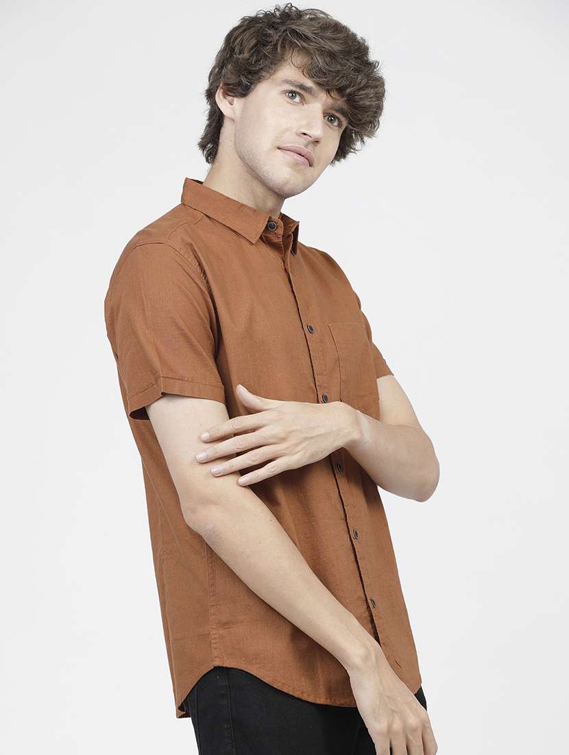 men collared short sleeves casual shirt - 21487708 -  Standard Image - 2