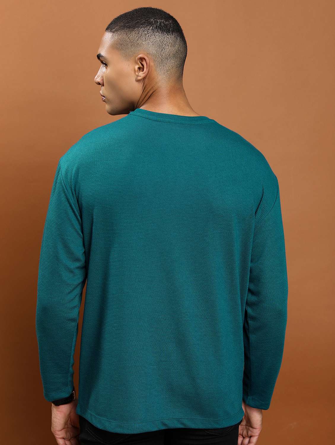men long sleeved plain t-shirt - 21487870 -  Standard Image - 2