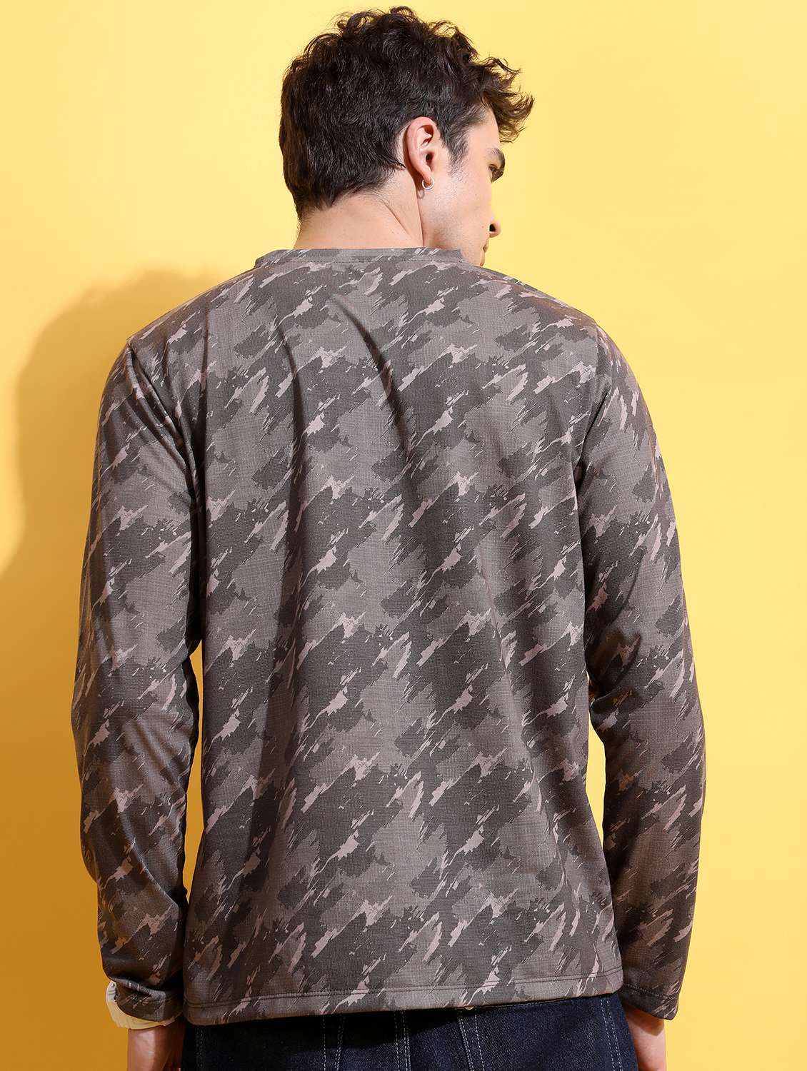 men round neck printed t-shirt - 21487938 -  Standard Image - 2