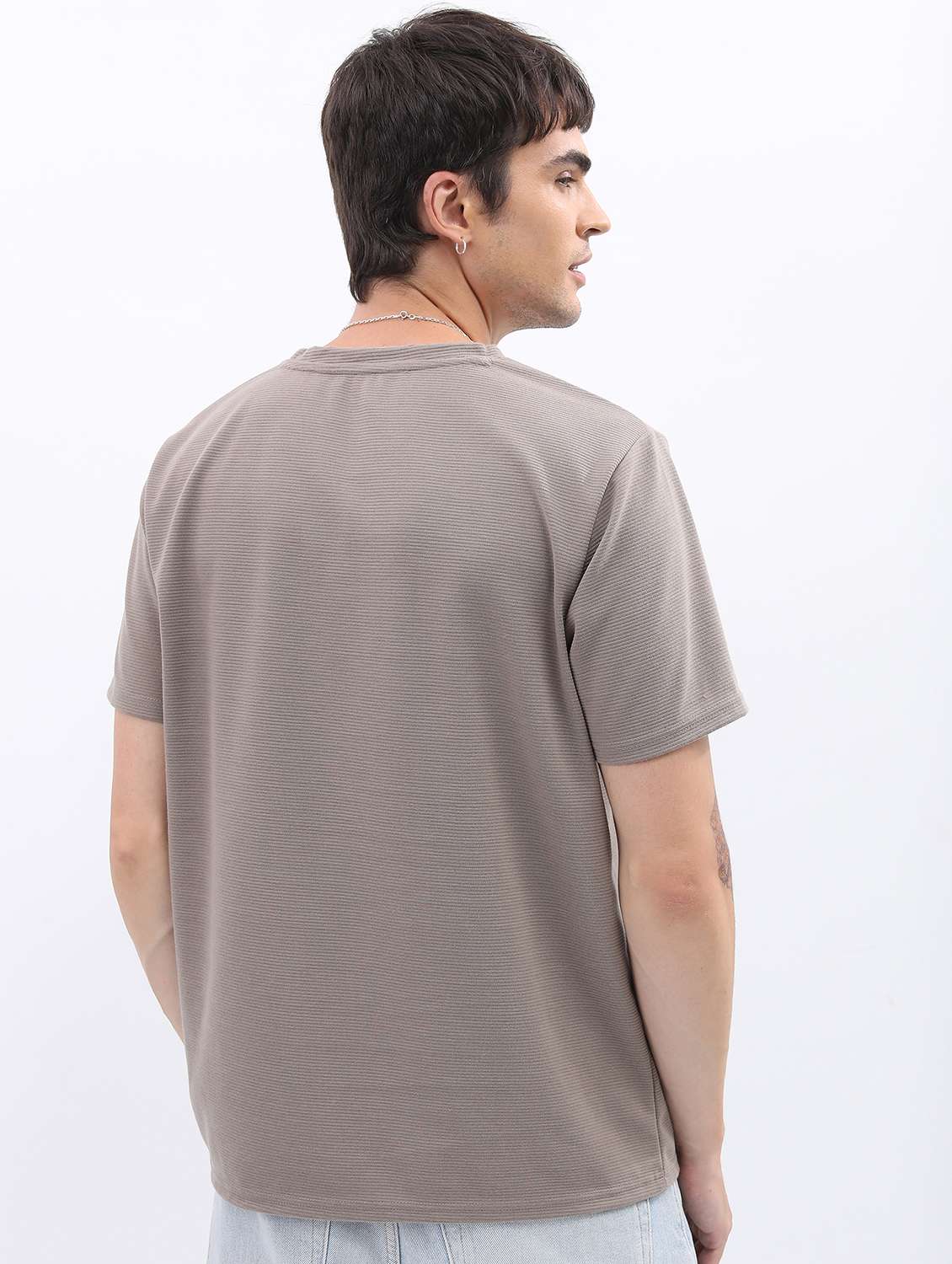 men round neck plain t-shirt - 21487990 -  Standard Image - 2