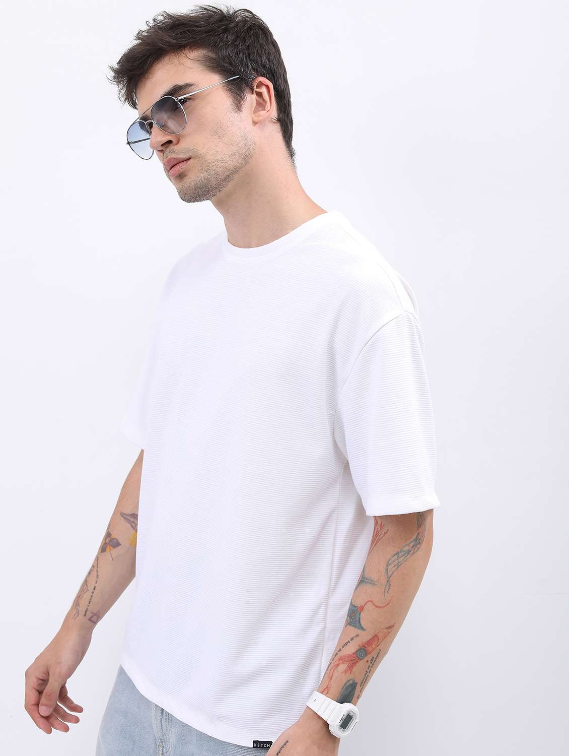 men round neck plain t-shirt - 21487994 -  Standard Image - 2