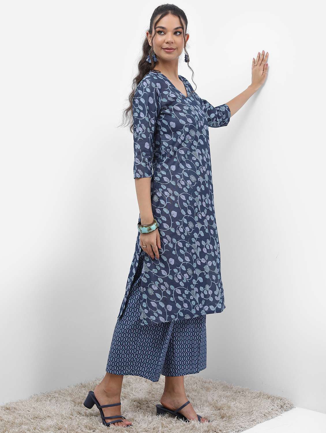 women blue v neck kurta palazzo set - 21488135 -  Standard Image - 2