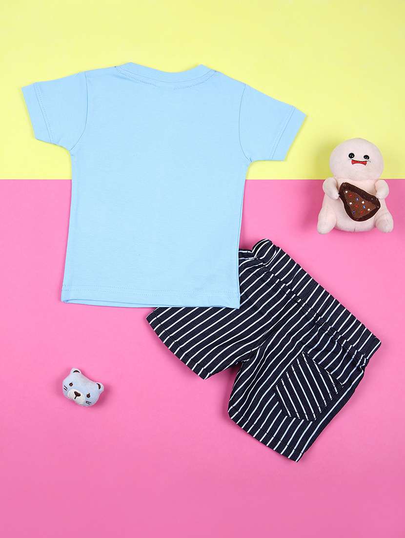 boy printed t-shirt and short set  - 21490977 -  Standard Image - 2