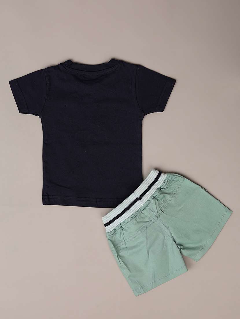 boy printed t-shirt and short set  - 21490978 -  Standard Image - 2