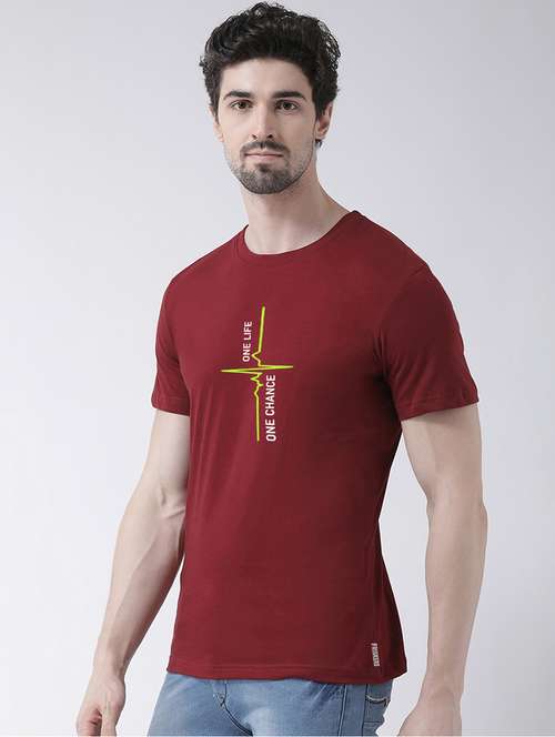 men round neck chest print t-shirt - 21493922 - Standard Image - 0