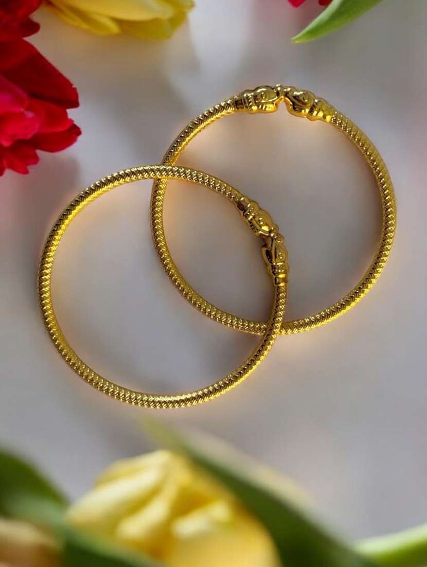 women gold alloy bangles