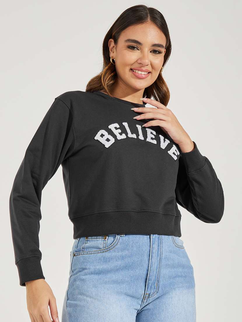 women black chest print long sleeve sweatshirt