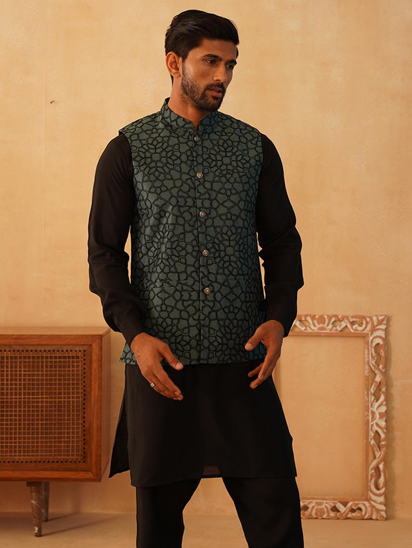 men embroidered kurta pyjama with jacket ethnic wear set - 21505341 - Standard Image - 2