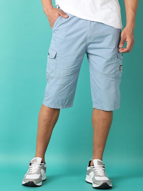 men light blue solid three-fourth shorts - 21505547 - Standard Image - 0