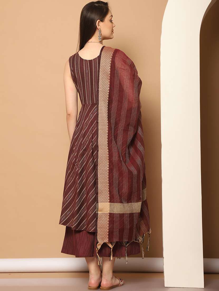 women maroon sleeveless kurta palazzo with dupatta set - 21507041 -  Standard Image - 2