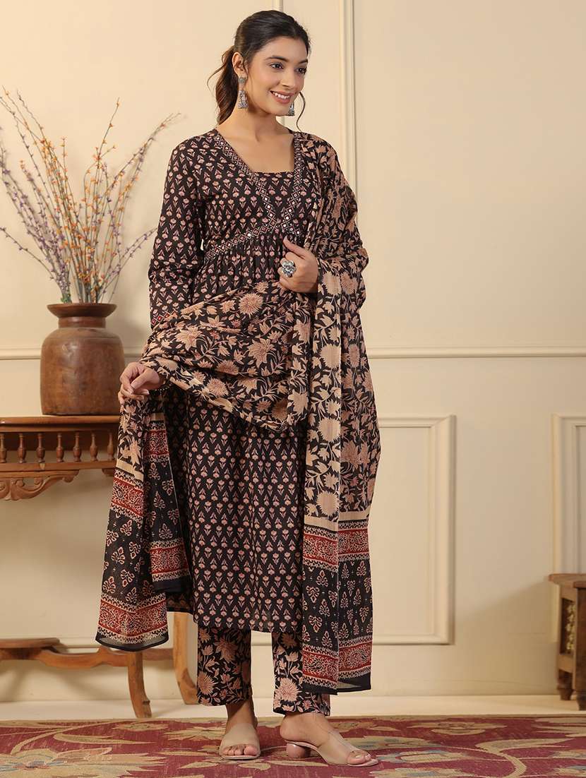 women three quarter sleeve kurta pant with dupatta set - 21510357 -  Standard Image - 2