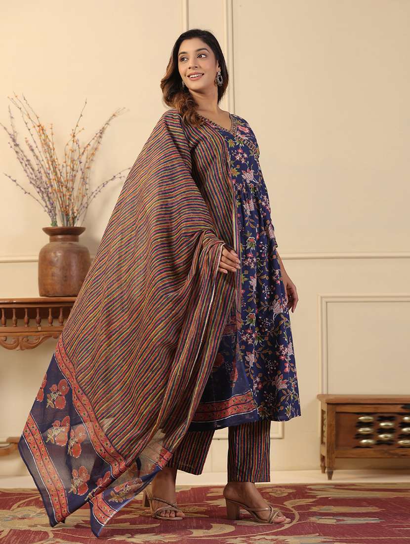 women three quarter sleeve kurta pant with dupatta set - 21510361 -  Standard Image - 2