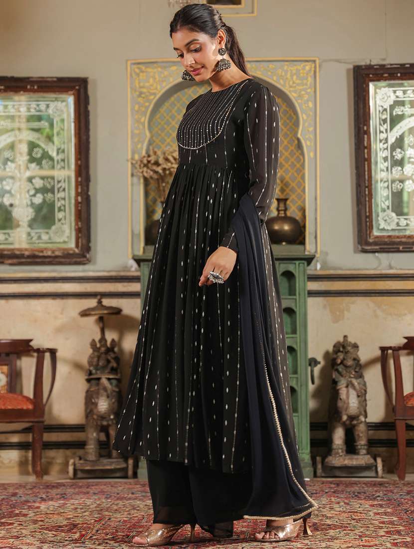 women black suit set - 21514097 -  Standard Image - 2
