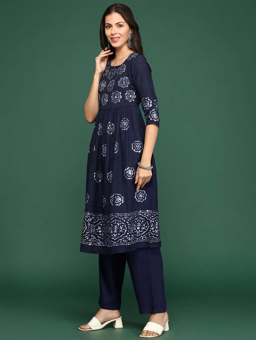 women batik round neck kurta pant set with dupatta - 21514919 -  Standard Image - 2