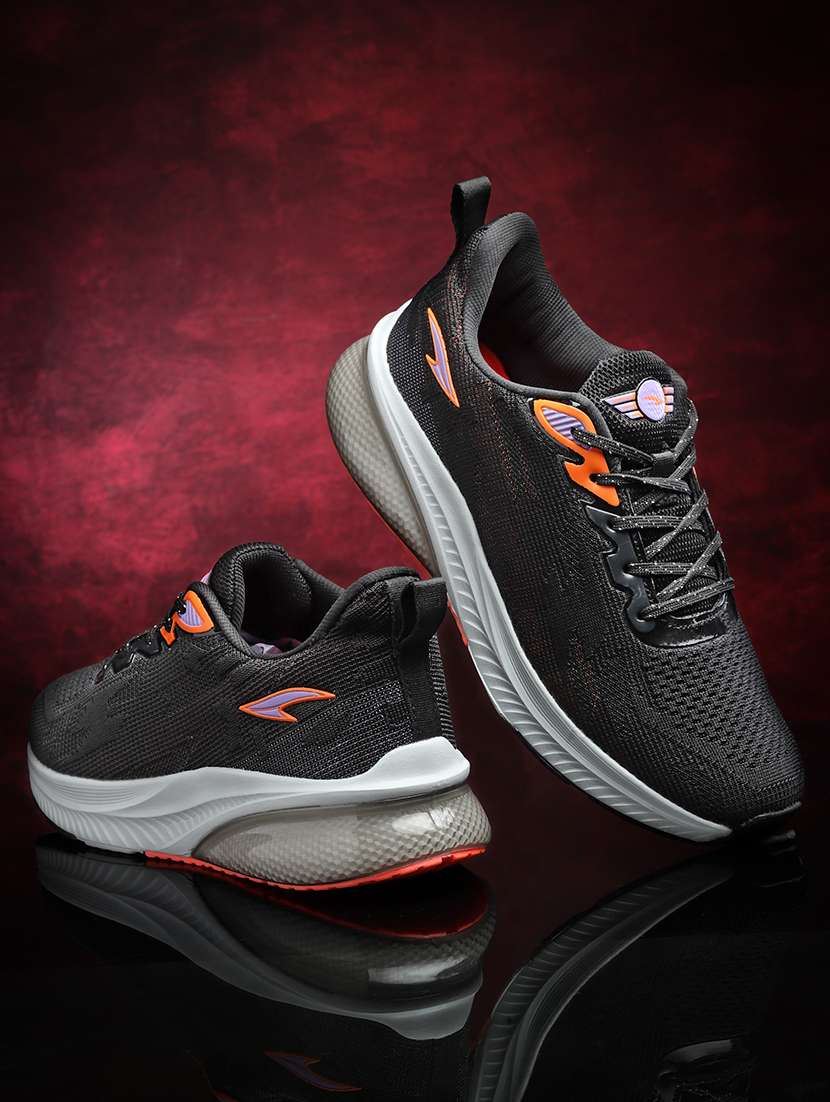 men black sport shoe