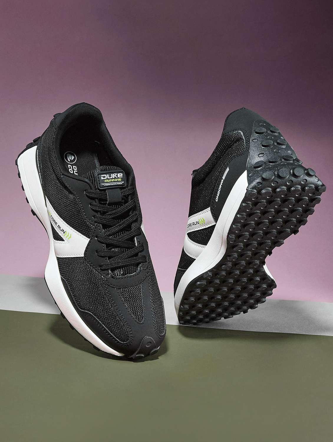 men black sport shoes