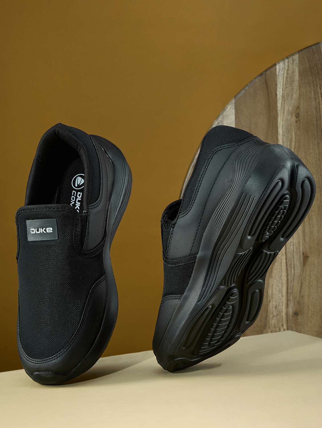 men black sport shoes