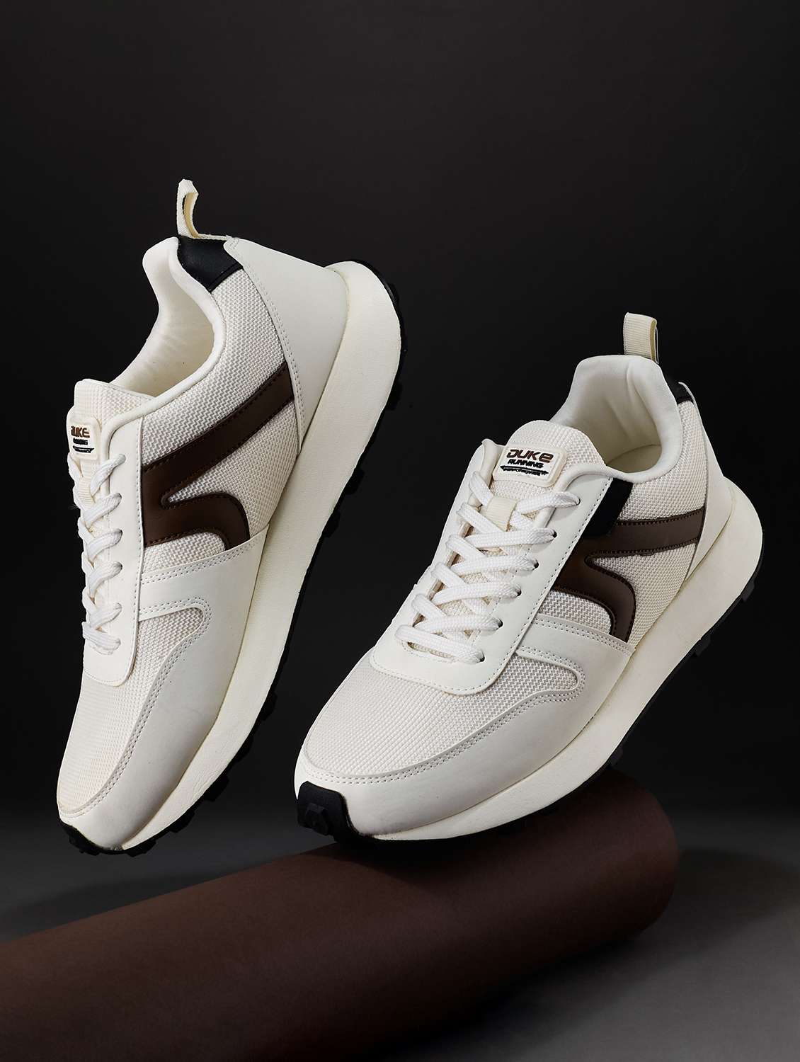 men white sport shoe