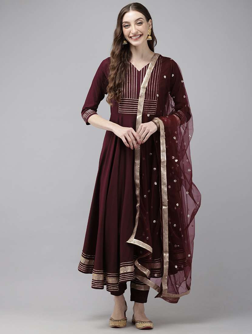 women v neck embellished suit set