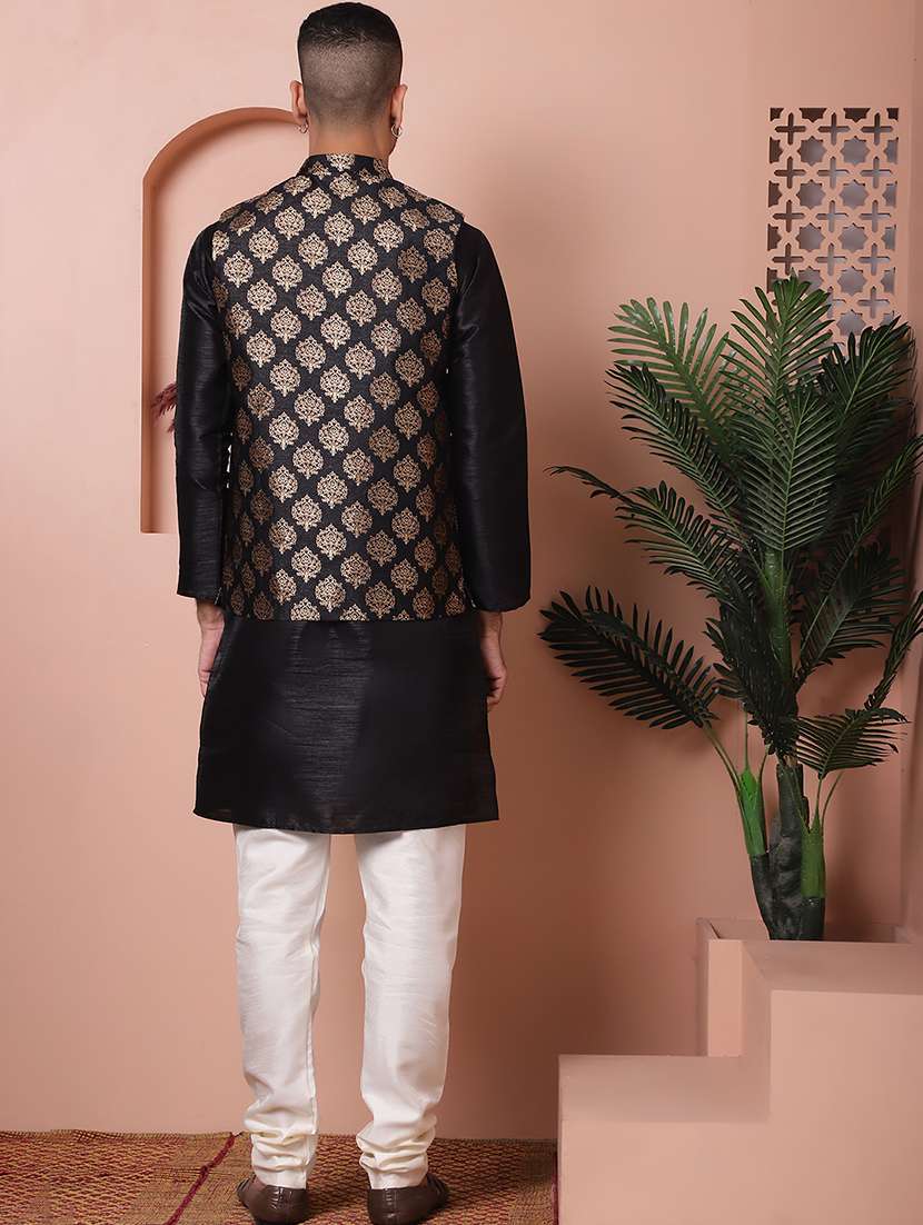 Men Solid Kurta Pyjama Set With Printed Jacket