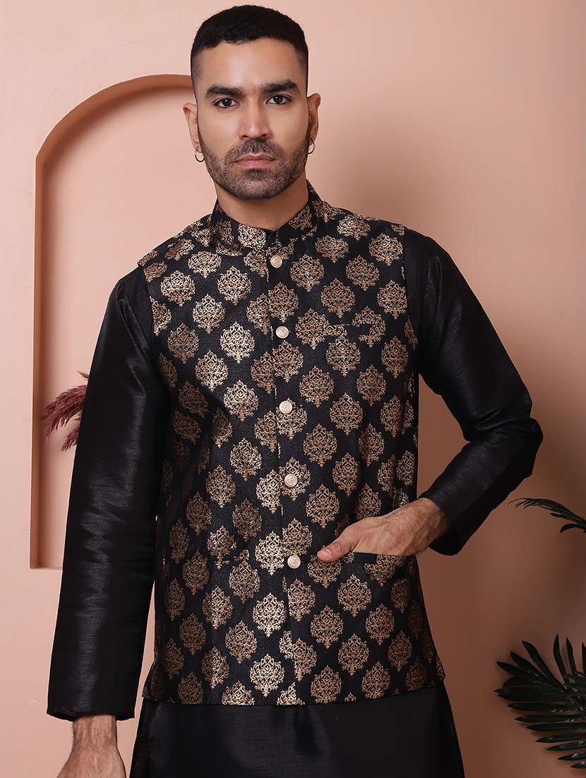 Men Solid Kurta Pyjama Set With Printed Jacket