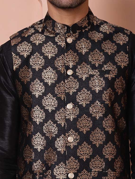 Men Solid Kurta Pyjama Set With Printed Jacket