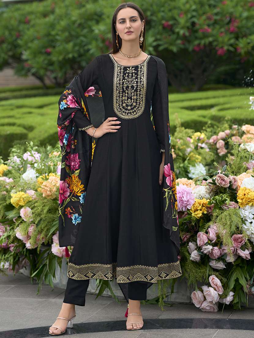 women black long sleeve kurta pant with dupatta set