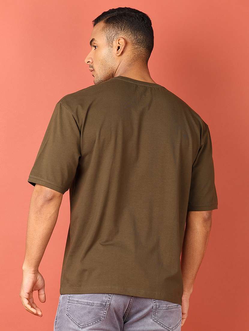 men round neck plain t-shirt - 21536338 -  Standard Image - 2