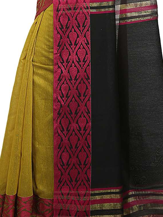 women bordered handloom saree - 21536843 -  Standard Image - 2