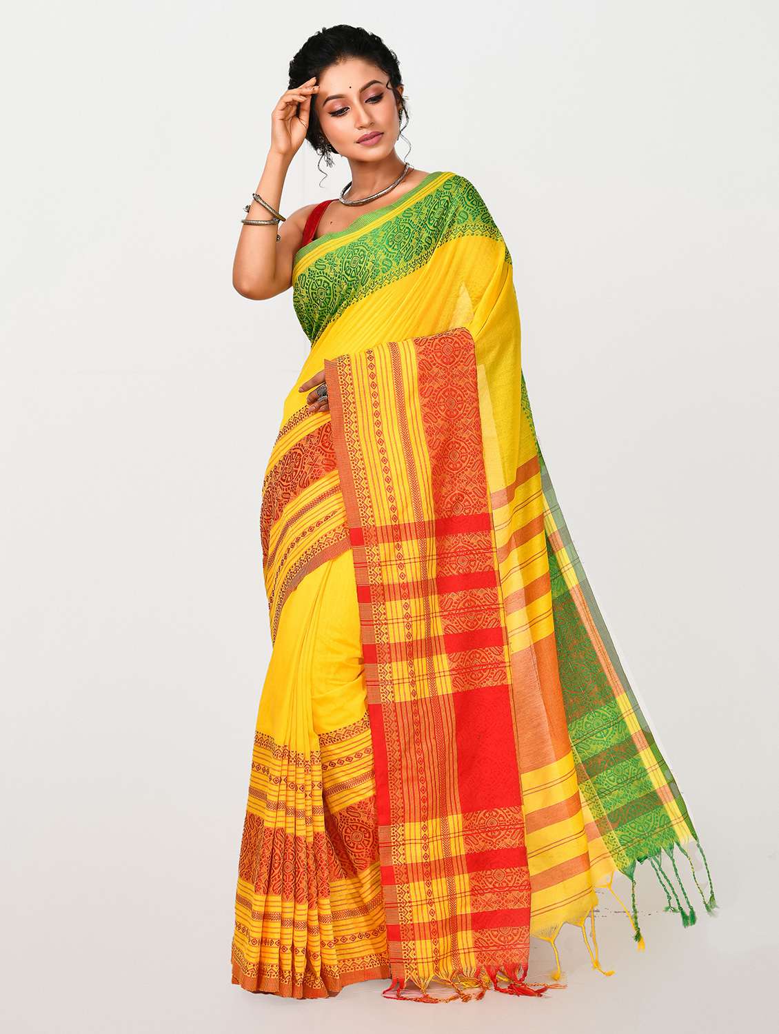 women self design handloom saree