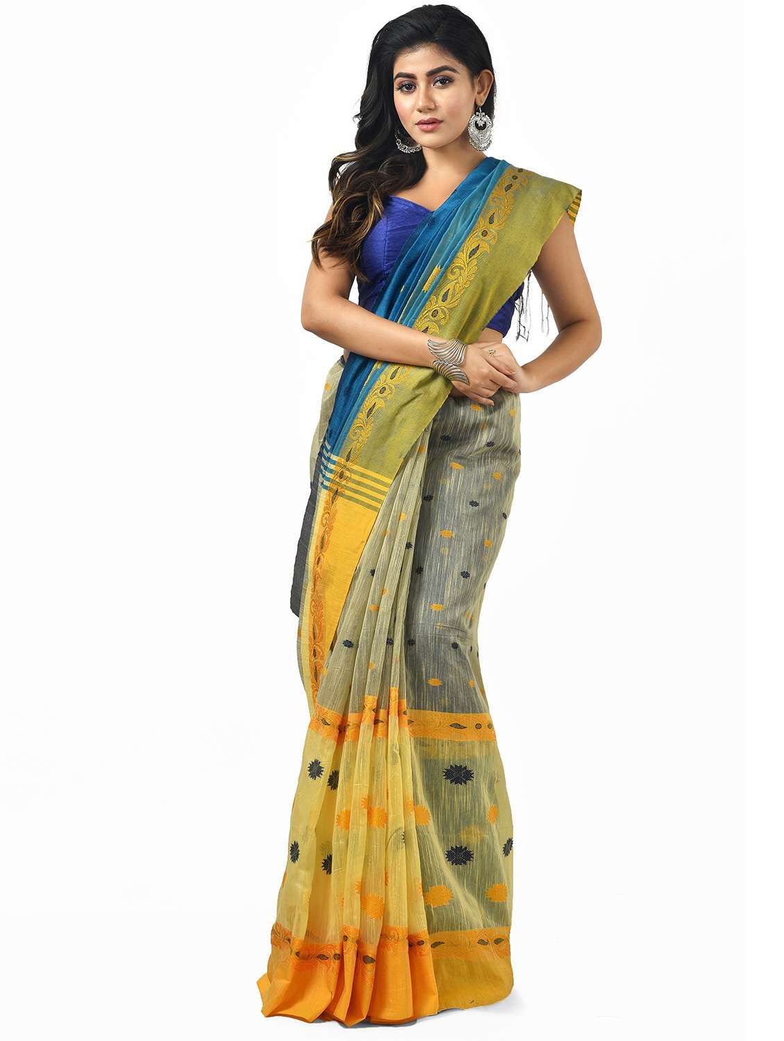 women self design handloom saree