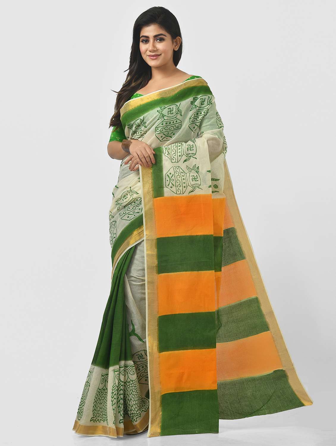 women printed handloom saree - 21537464 - Zoom Image - 0