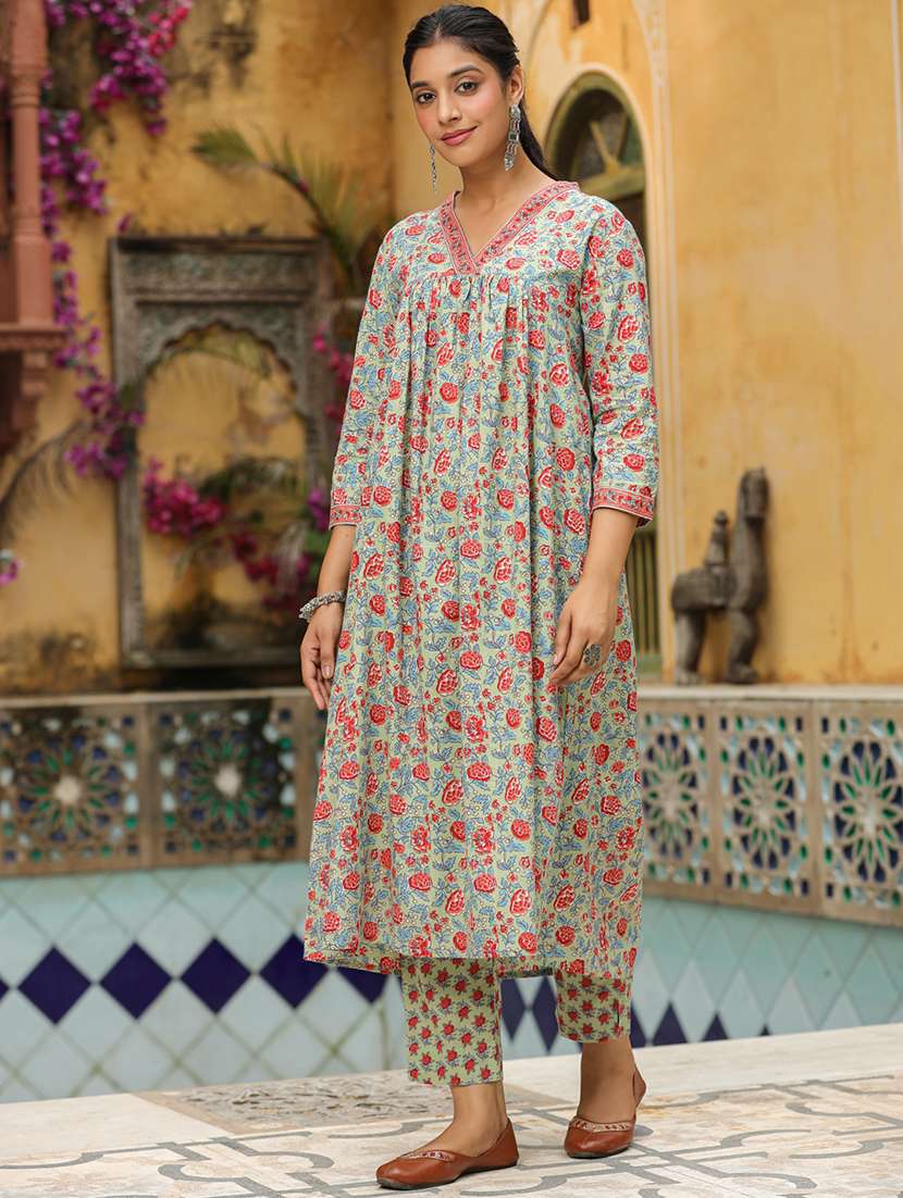 women floral v neck kurta pant set - 21541651 -  Standard Image - 2