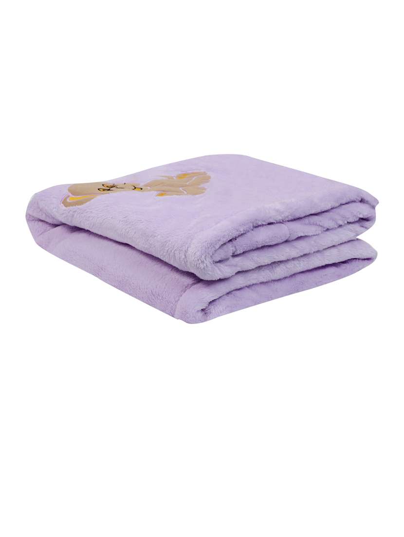 newborn baby swaddle blanket - 21543595 -  Standard Image - 2