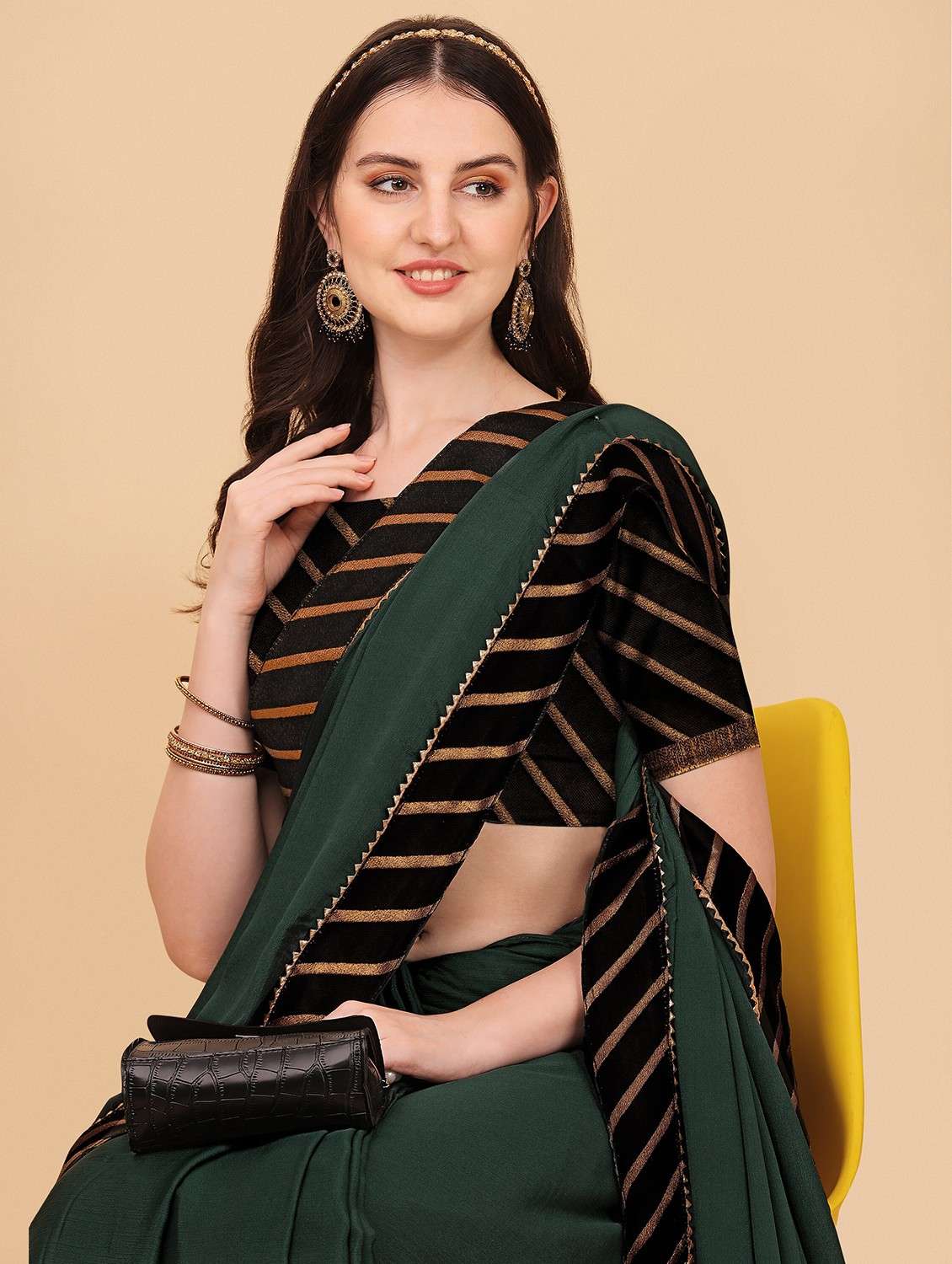 women bottle green solid lace work saree - 21544072 -  Standard Image - 2