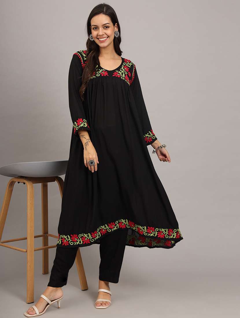 women embroidered v neck a-line kurta - 21549552 -  Zoom Image - 0