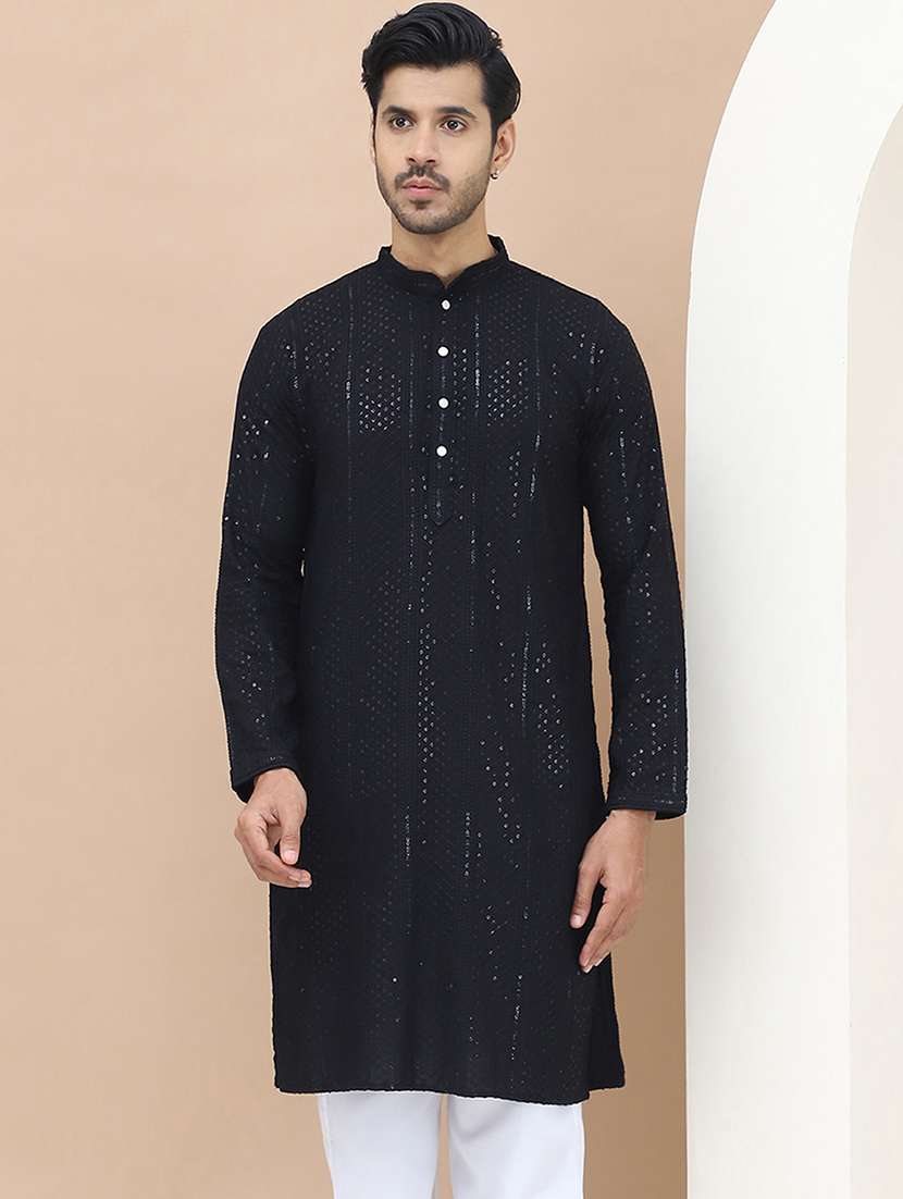 men embroidered mandarin neck kurta 