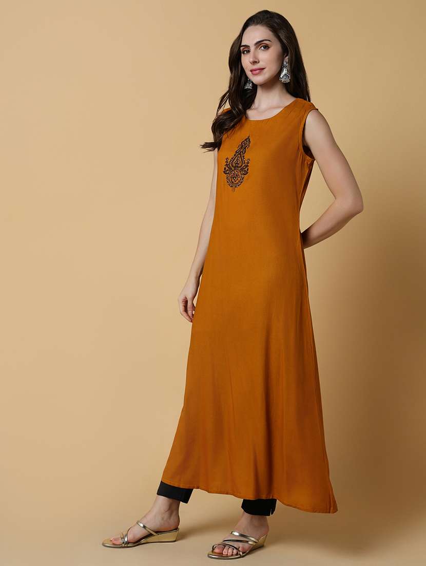 women round neck a-line kurta with printed jacket  - 21550253 -  Standard Image - 2