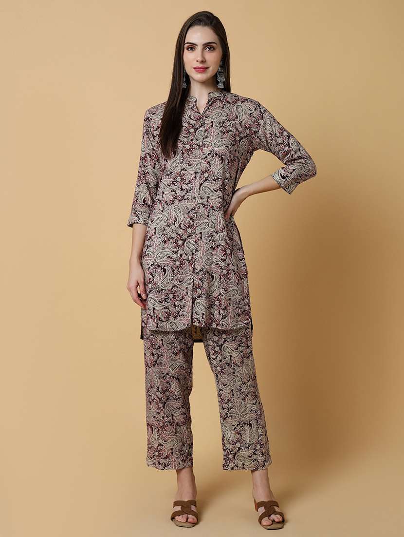 women maroon paisley printed kurta pant set