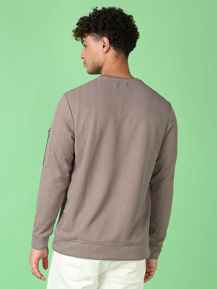 men long sleeves plain t-shirt - 21550571 -  Standard Image - 2