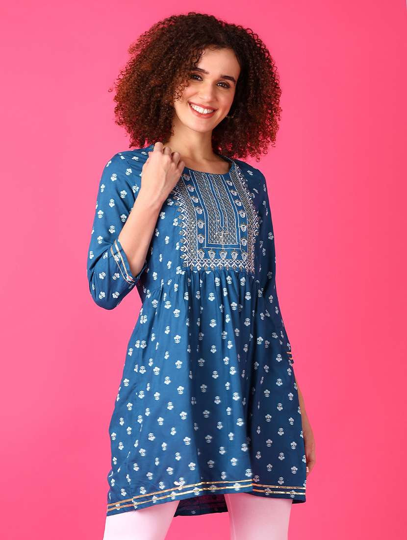 women three quarter sleeve flared kurti