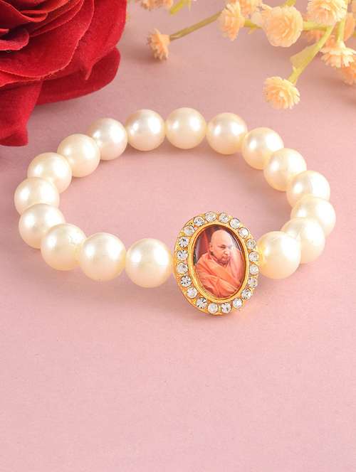 white crystal beaded bracelet - 21553759 -  Standard Image - 0