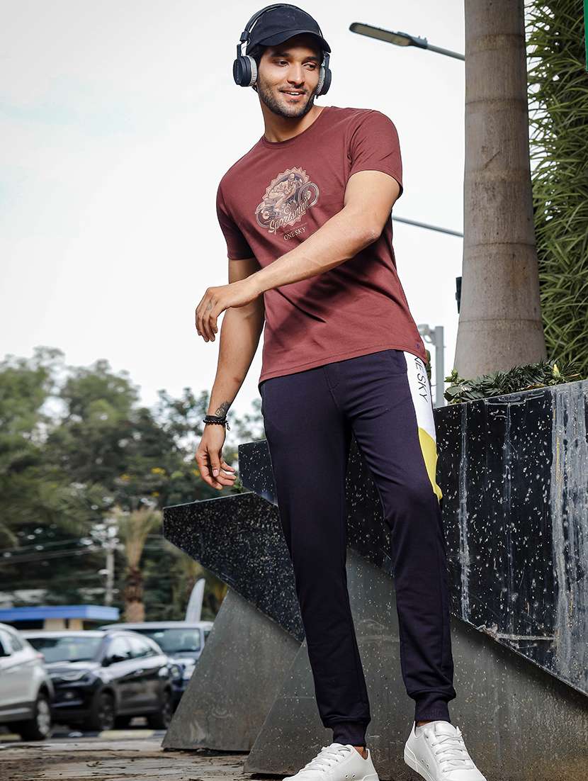 Men Chest Print Round Neck T Shirt