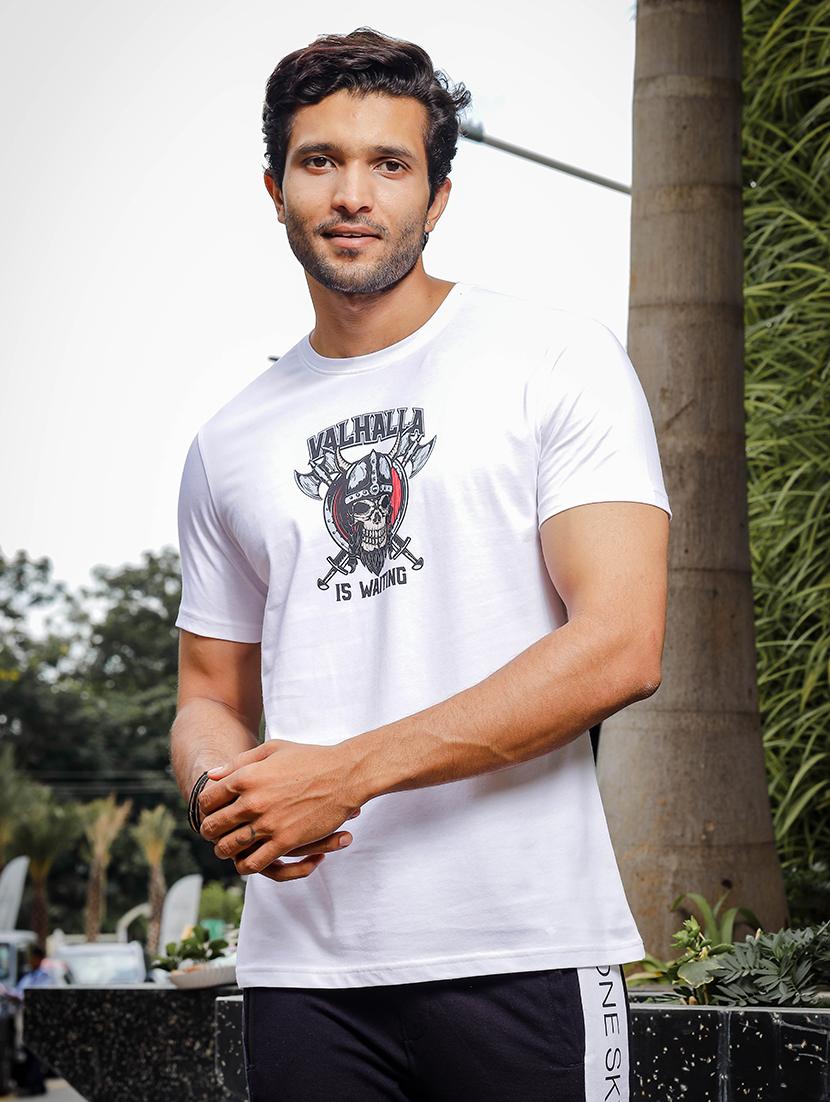 men chest print round neck t-shirt - 21553857 - Zoom Image - 0