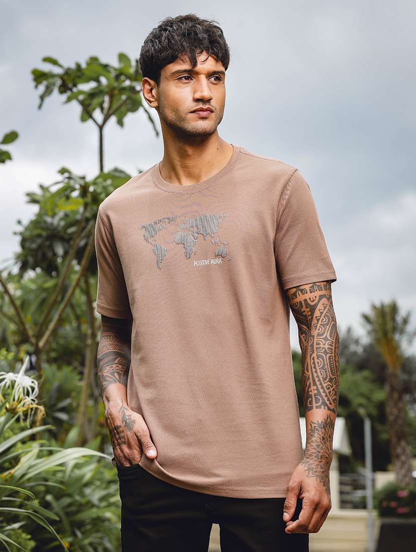 men chest print round neck t-shirt - 21553859 -  Zoom Image - 0